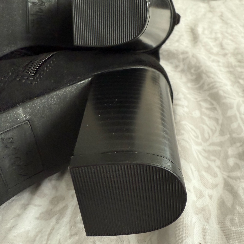 BRAND NEW!!! Saraaf  Elegant Black Heeled Boots - Picture 4 of 6